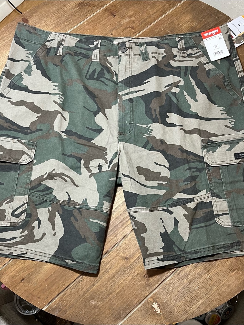 Wrangler Camouflage Cargo Shorts - Green & Brown men’s size 46” waist 10” inseam